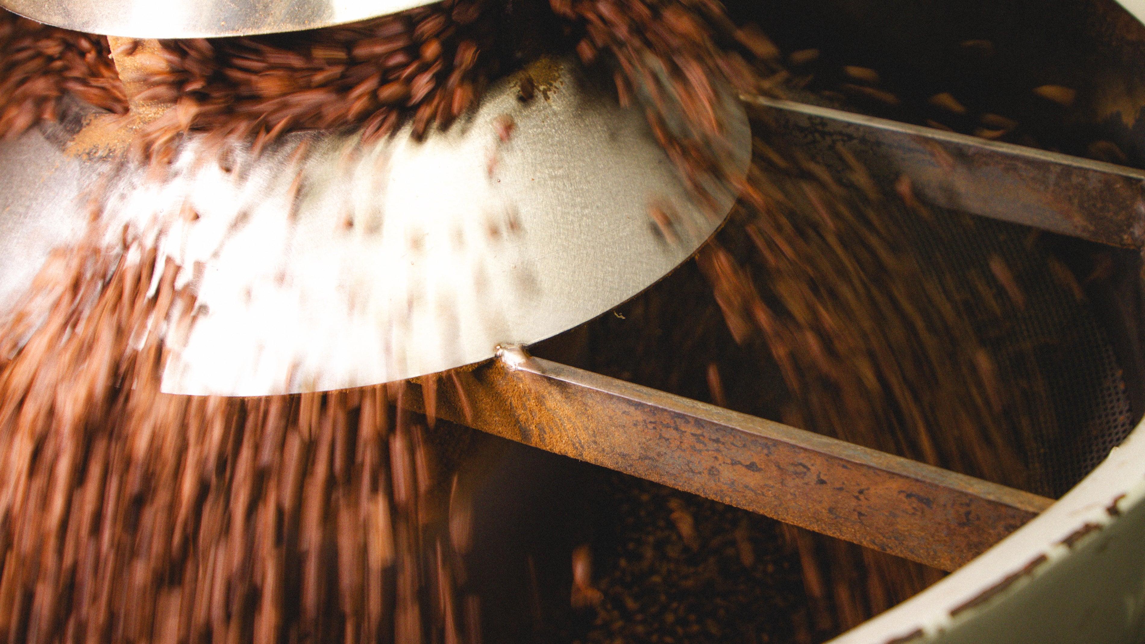 a spinning cooling tray cooling roasted coffee